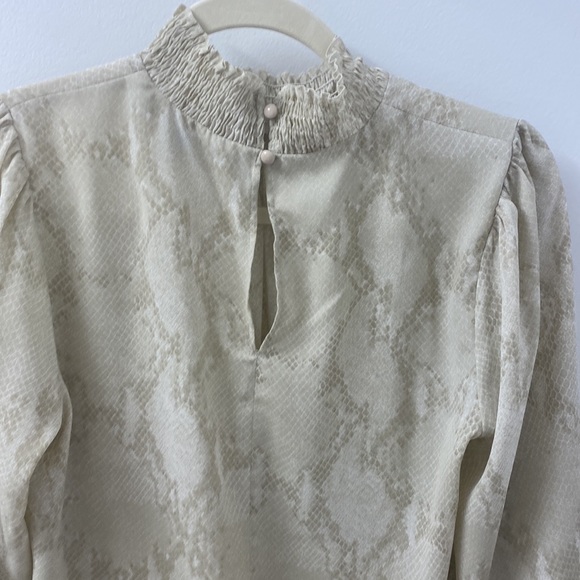 Ivory animal print blouse - Picture 2 of 2